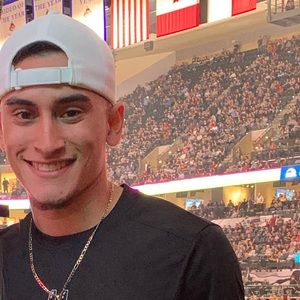 Meet your Posher, Derek